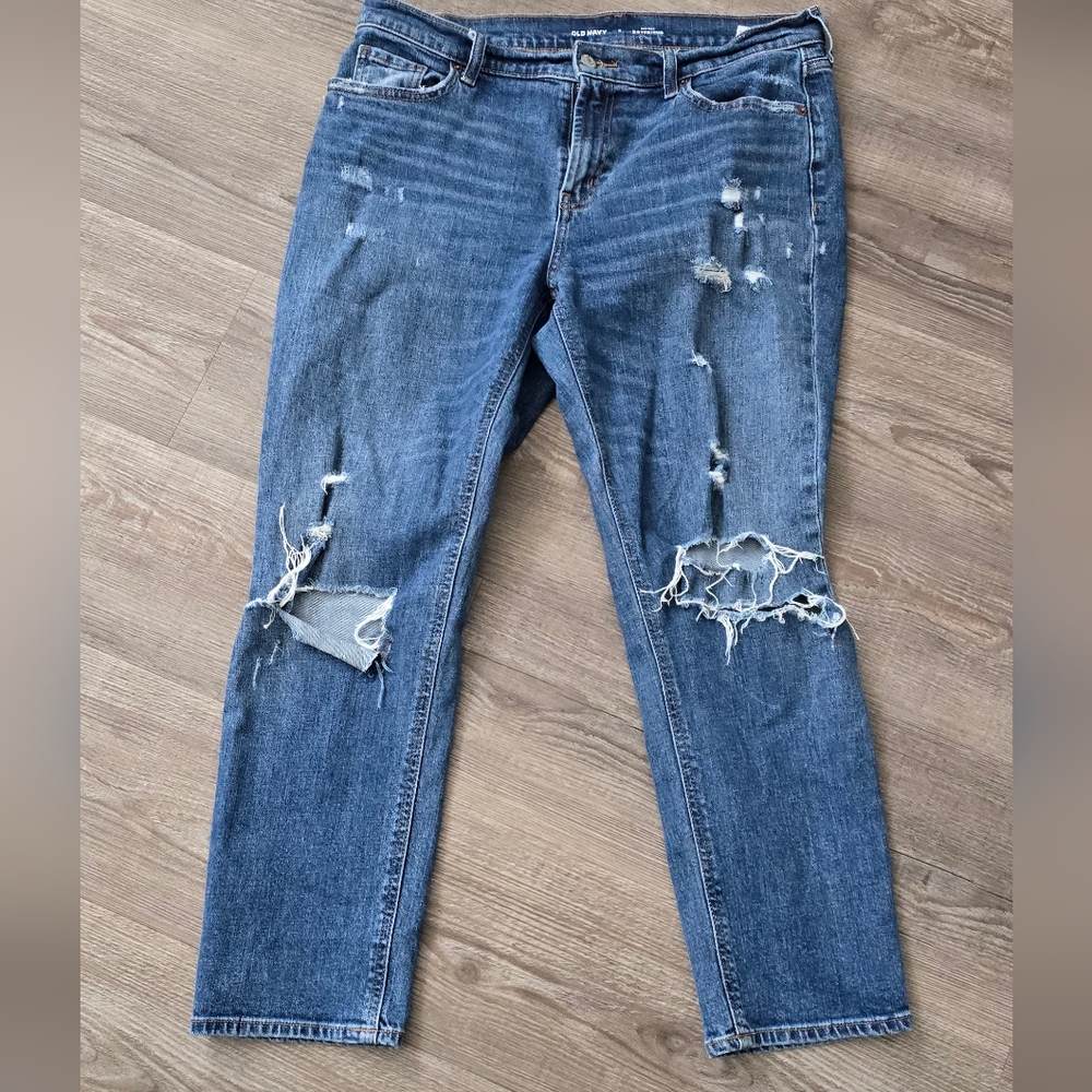 Old Navy mid rise boyfriend ripped jeans size 8
